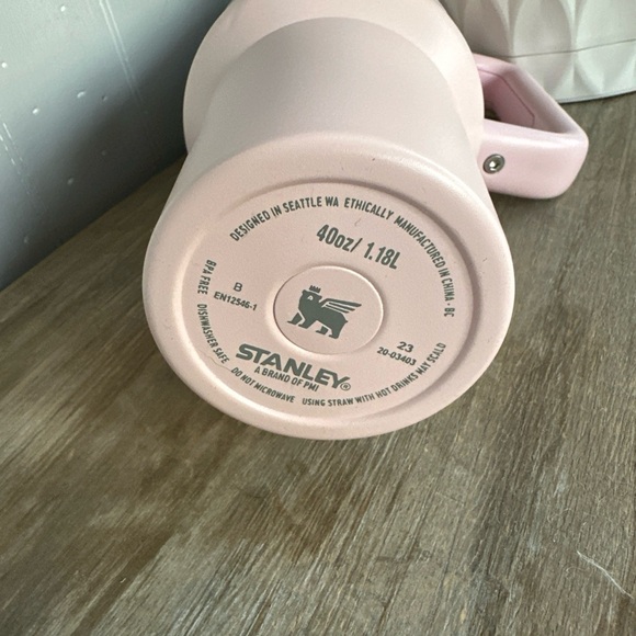 Stanley Pink Insulated Water Bottle 40oz - Picture 7 of 12